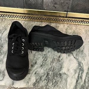 Sam& Libby black sneaker shoes.